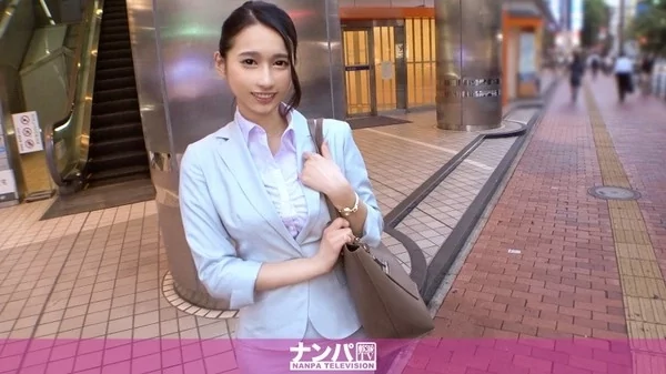 Play video: [200GANA-2310] マジ軟派、初撮。副業しませんか？と持ちかけるとあっさり釣られた美人OL お試し接客体験のつもりが生チンポを差し出されそのまま本番体験