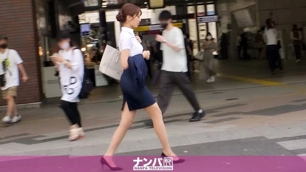 マジ軟派、初撮。アキバの駅前でじゃりこを拾ってくれた美人OL！実はご奉仕好きでセックス好きなダメ男製造機だった！？さっそくホテルの部屋で実践してもらうと…！