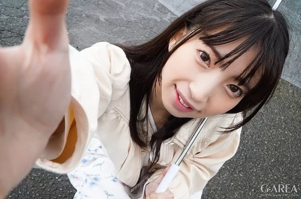 Play video: [GAREA-762] 小さい華奢な美少女の性事情