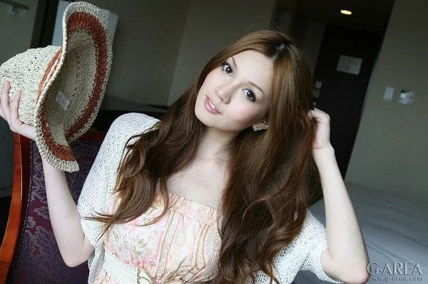 Play video: GAREA-763 擦れ違う男達は皆振り返る極上スタイル美女