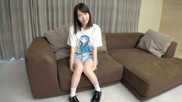 Play video: [SIRO-4241] 初撮り 真っ白美ボディ 夢は声優 エッチなことに興味を持っちゃうお年頃 ふわふわした雰囲気の声優の卵が人生初の巨根に驚きを隠せず