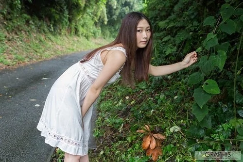 グラフィス 初脱ぎ娘 香澄はるか
