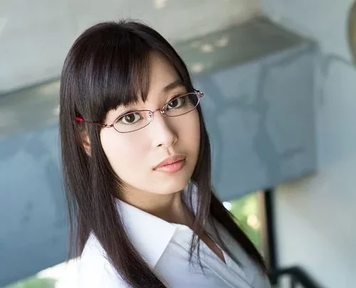 グラビス 初脱ぎ娘 小川桃果