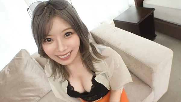 Play video: [SIRO-4942] 潮吹きで大洪水 パティシエのお姉さんは潮を吹きすぎて布団を汚すためオナニーは週一に控えているが、今日はAV撮影なので思う存分潮吹き ソファもベッドもビショビショに