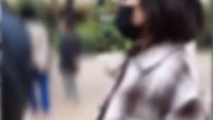 上京してきて生活に困っていると言うので、色々交渉したら、お母さんには絶対内緒でならと撮影させてくれました
