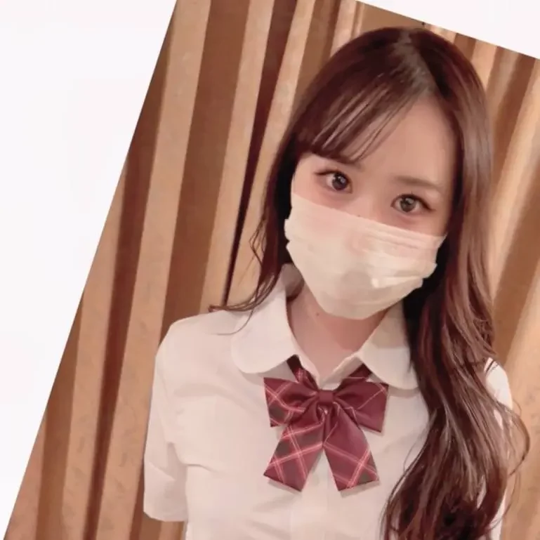 某NSインフルエンサー リッチちゃんの大きなクリの木の下で