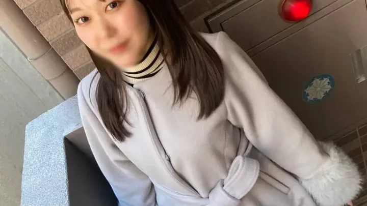 初撮り同棲中の彼氏と喧嘩し家出、中年オヤジ宅に泊めてくれる変わりに中出しでお返しご奉仕
