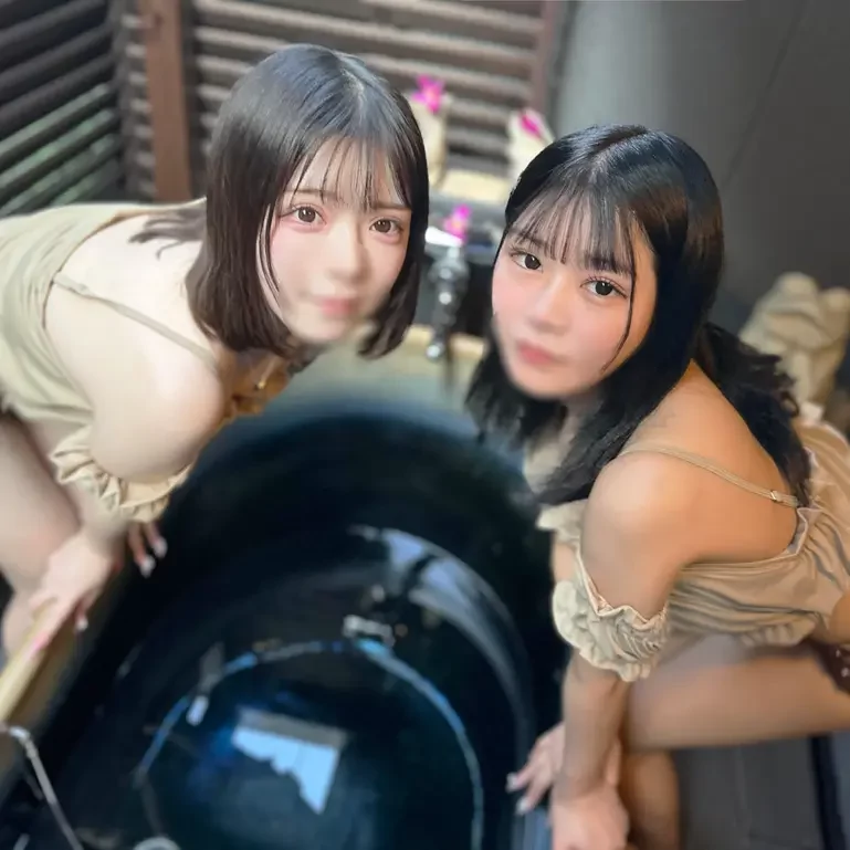 二人からオイルマッサージ 「入れたいですか？」可愛い子にご奉仕される快感に我慢できず最後は中出し