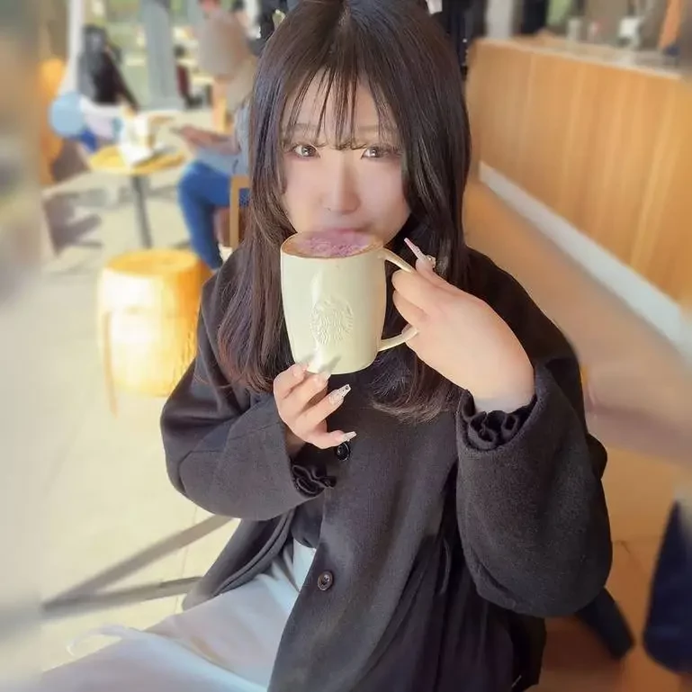天真爛漫で自然と笑顔をくれる19歳保育 性溢れるその愛嬌たっぷりの無垢な彼女に種付け不可避