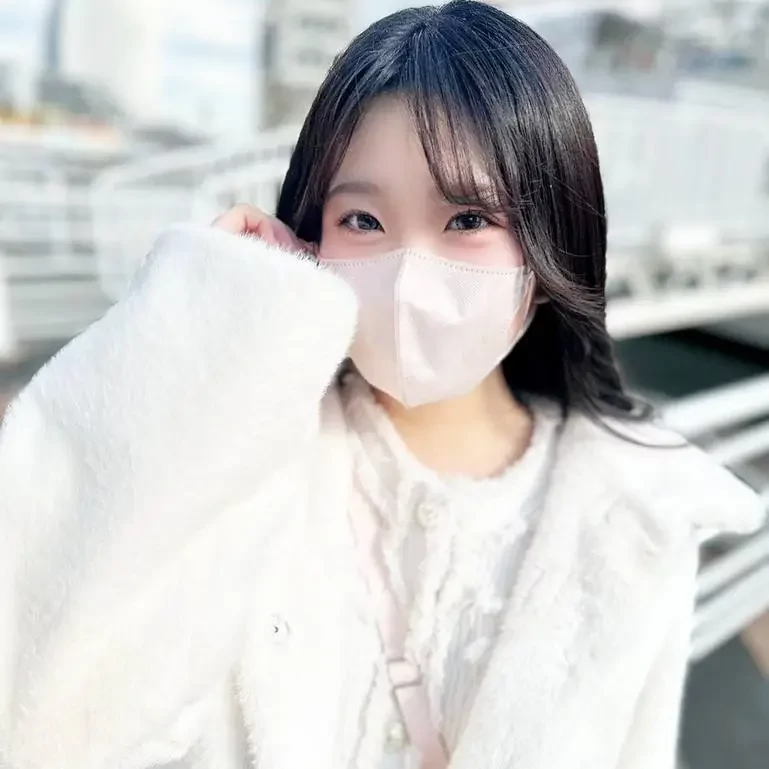 真爛漫な箱入り娘が高層ビルの窓際晒しプレイで何度も絶頂!! 膣奥に特濃ザーメン2回ピュッピュ