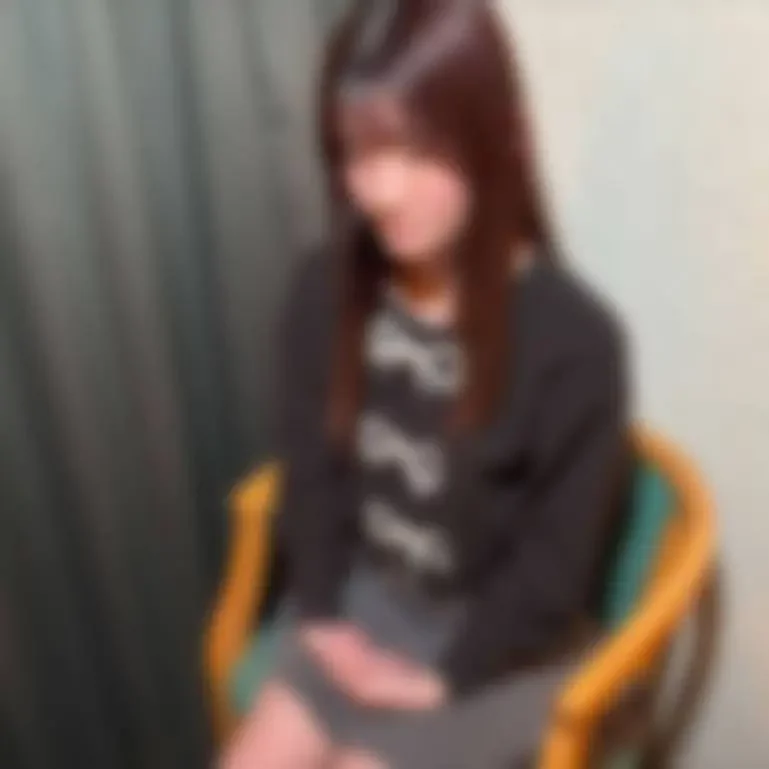 絶望した虚無な表情を見せる背徳感あふれる人妻