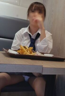 Screenshot 1 from ミニマム美巨乳未処理まんこに中出し
