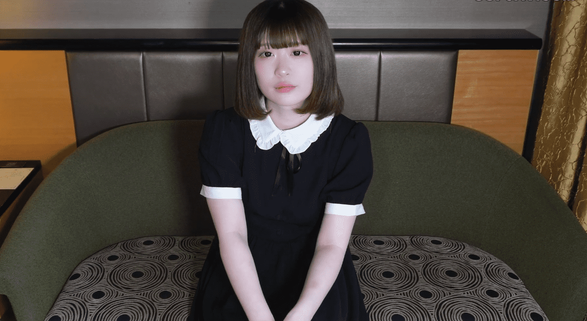 18歳あやちゃん 中出しを拒む天使のミニロリピンクおまんこに無理矢理大量中出し