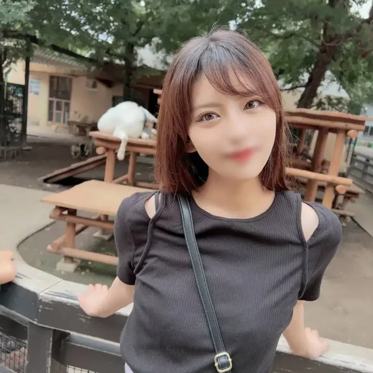 背の高い美女・・・まさかの剛毛で人目気にせずスワンボートで公然猥褻からの口内射精＆2回連続生中出し！！