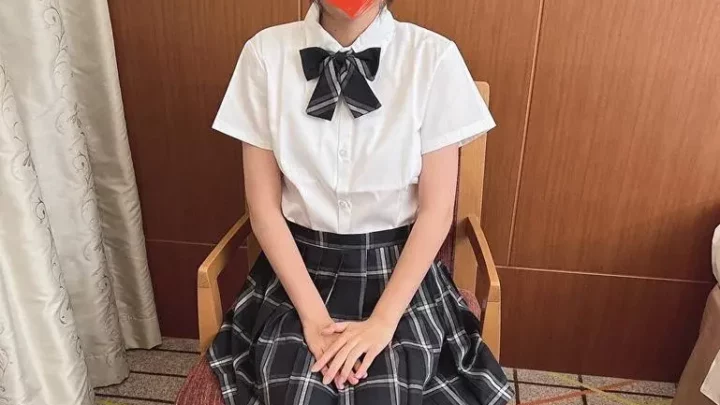 服に背徳感と罪悪感が倍増。大人たちの理性は崩壊！大量中出し、大量顔射、大量口内射精の3連発！！