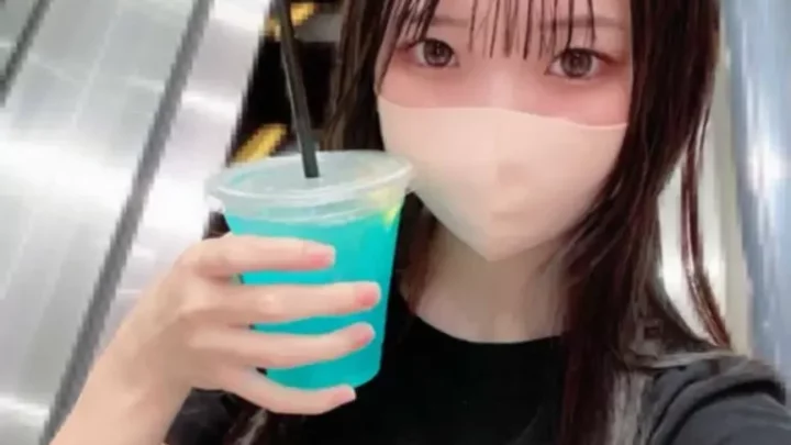 スレンダーなのに色白もちもち肌で腰がとろける素朴な子の人生初中出し、最高すぎたごちそうさま