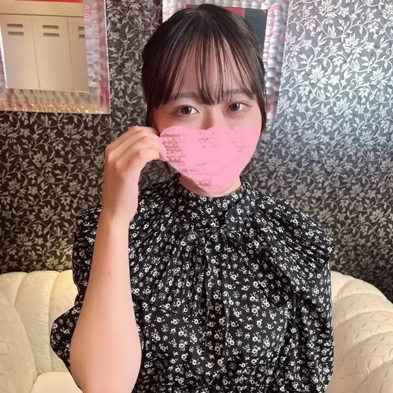 可憐で恥ずかしり屋で色白美巨乳のさゆりちゃんとエッチ無許可で未処理陰毛に絡みつく程大量中出し