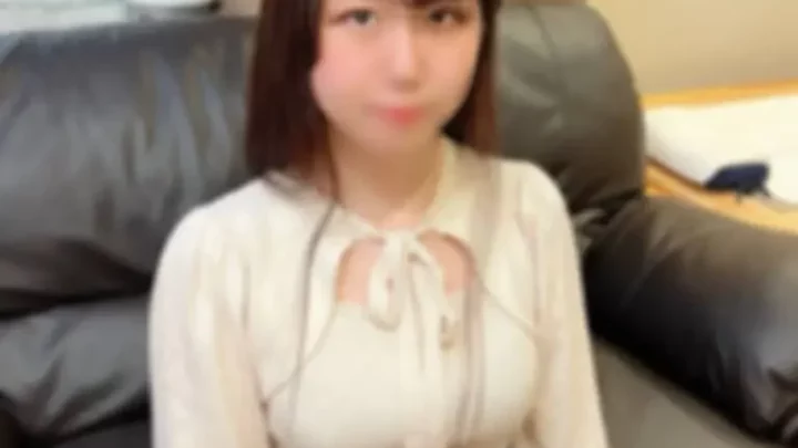 初撮り フラれた未練を払拭したいと願う幼さの残る黒髪美女と精液の上書き中出しセックス