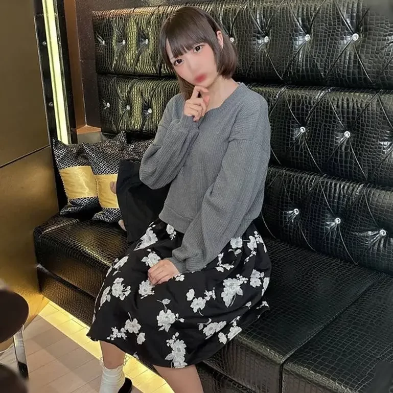 ショートの清楚系。おしとやかな事務員の裏の顔は乱れまくりのエロエロ美女。無毛マンコに2連続で中出しです！