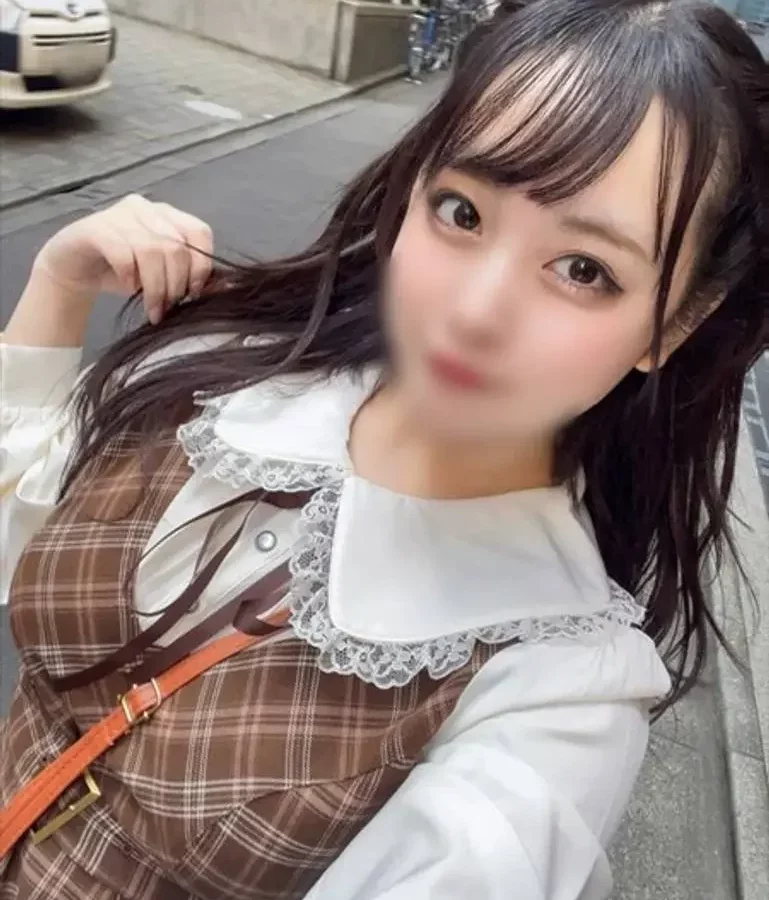 ヤリマン23歳カフェ店員を口説いて中出し撮影 ドMでイキまくる