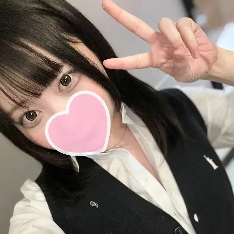 ちゃんとお楽しみデート。着せたままバックで中出しとベッドでハメ撮り中出しの二本立て。特典動画あり