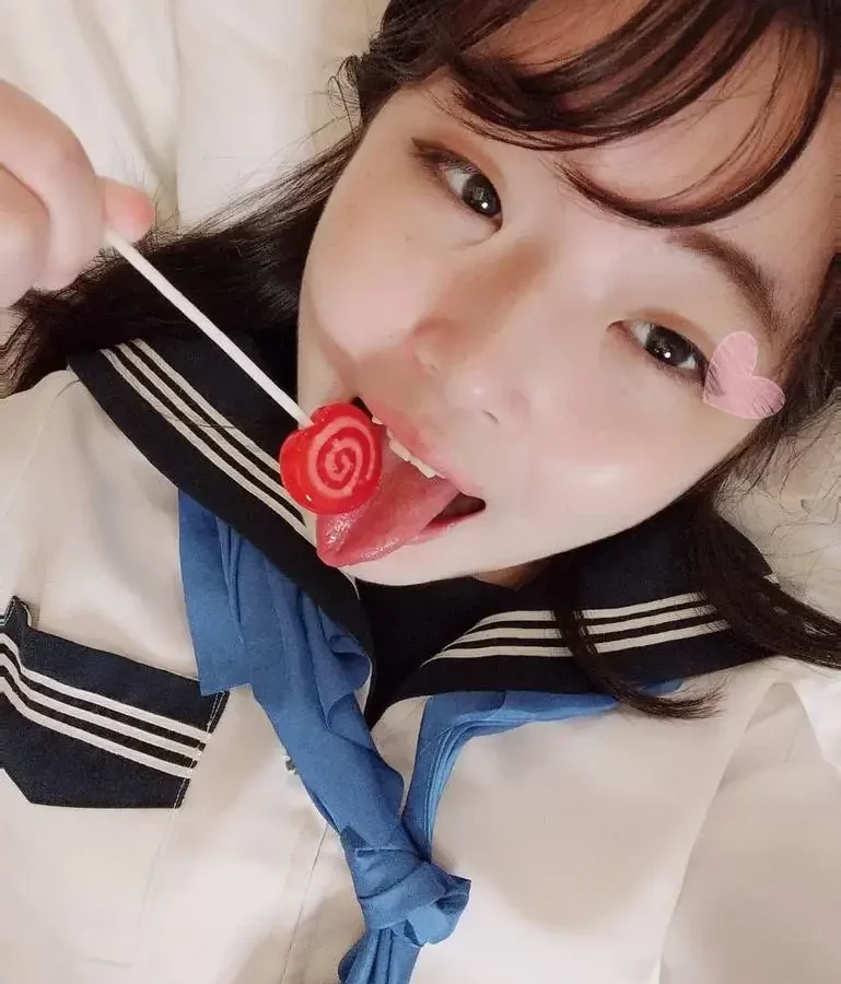 ユーチューブで美味しそうなカラダ…熱く濡れた18歳のワレメに極太チンポをぶち込む！！セーラー服色情飼育係 つぼみ18歳