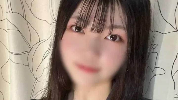 19歳JDを寮に連れて行き中出しハメ！特典ベランダの窓を開けて聲を抑えながらバックハメ中出し