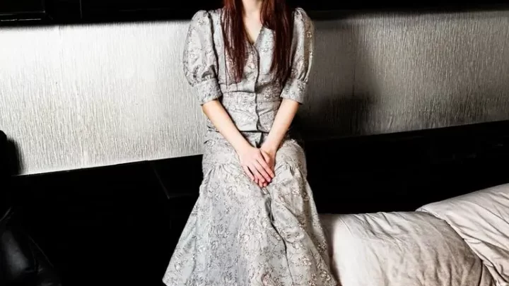 小柄な人妻と濃厚性交。モロ見え無修正