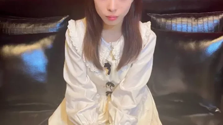 一足早いサンタからまたまたプレゼント この子結構かわいくないですか？もちろん中出しです