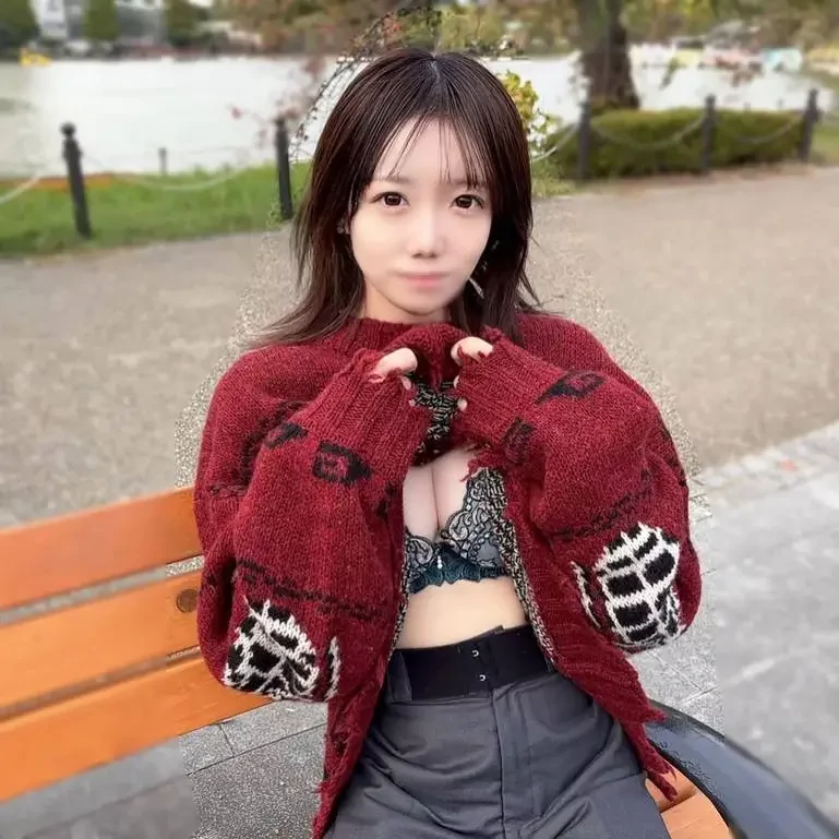 女子。一度切れたがまた奇跡の復活！公然フェラ。沼る彼女の美肌BODYを貪りグチョ濡れまこに大量中出し。