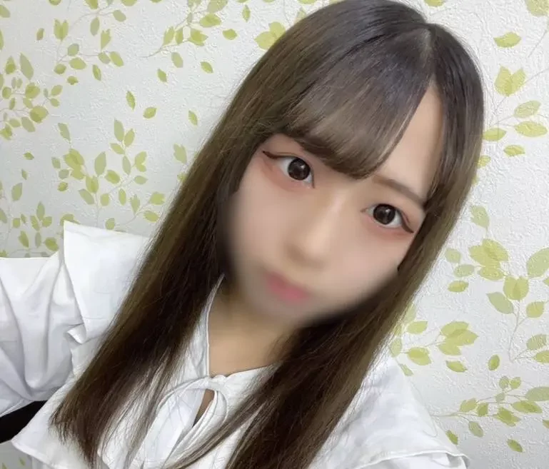 可愛い19歳のえなちゃんに危険日だけどお構いなしの生チンポ挿入で何度もイキまくりの中出しハメ！