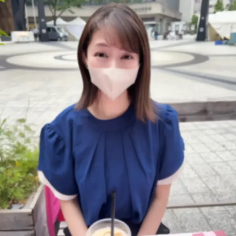 仕事一途の舞台女優。遊ぶ暇なく欲求不満。稽古で引き締まった身体でイキまくる彼女に大量中出し
