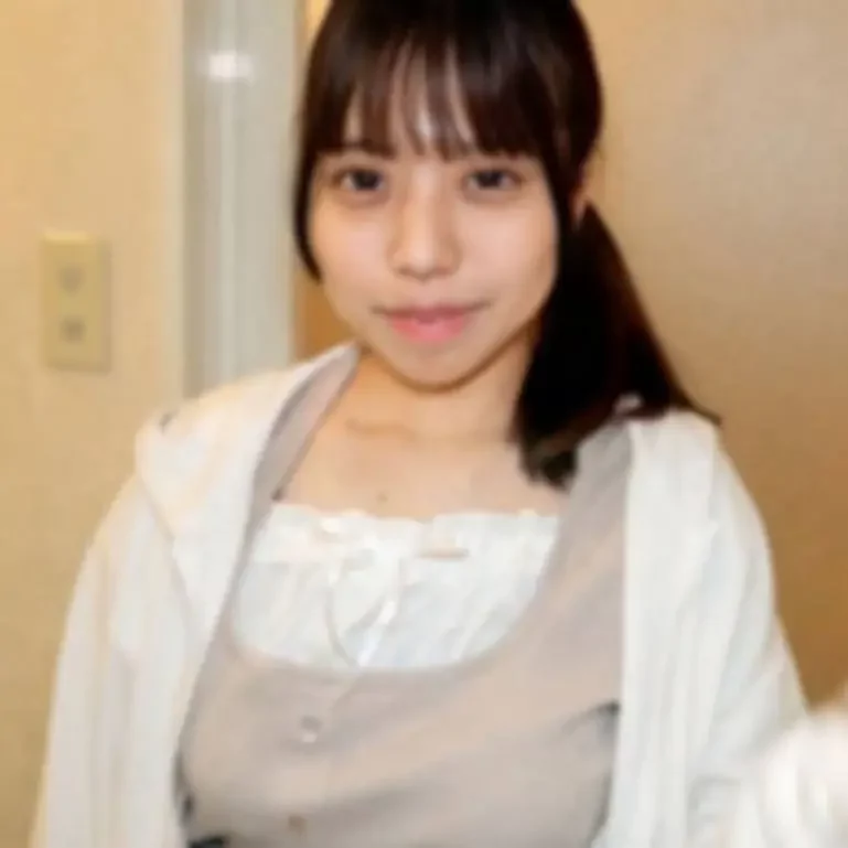 るお顔に大量顔射でベトベト！ウブな見た目に反してエッチな事は大好き！顔射と中出し特典