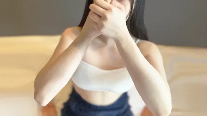 20歳白肌美乳専門生　初情期の娘「おじさん私どう」きつきつまんこに絞り取られ子作り射精