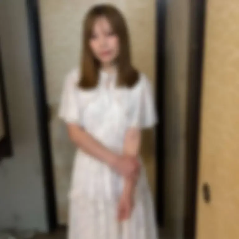 給食センターで働く美人妻が弄ばれる