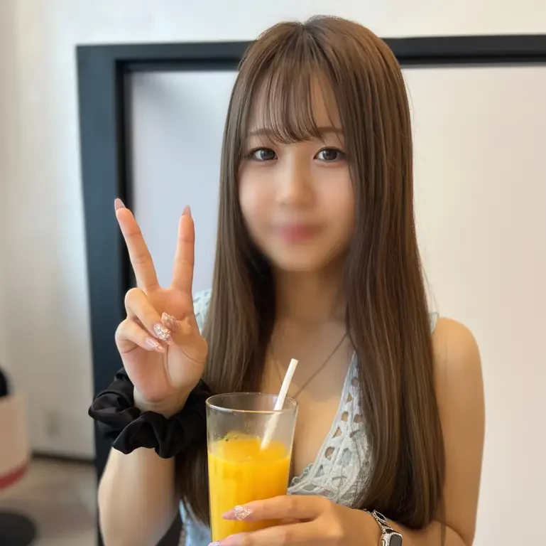 して…！」と懇願。無沙汰な敏感マンコに激ピストンでイキまくり、キツキツ膣奥に熱いザーメンを注ぎ込む。