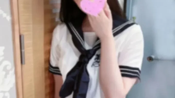 18歳の大人しい制服美女が貪欲に求め合うリアルな生中出しセックス
