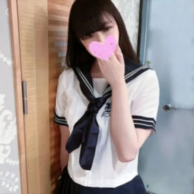 18歳の大人しい制服美女が貪欲に求め合うリアルな生中出しセックス