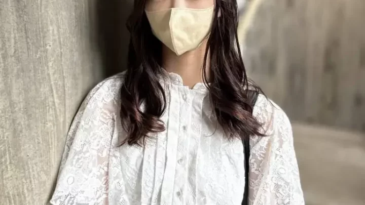 涙目に。敏感な体とドM気質でアソコは濡れまくり。たっぷり中出ししてシャワー。特典あり