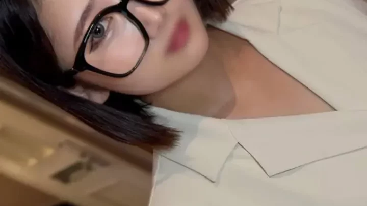 乳秘書！突くたび波打つデカ神尻！イキ亂れるおとなしめインテリFカップ美女に大量種付け