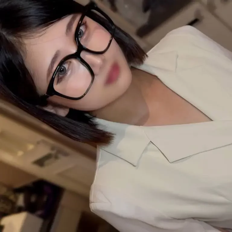 乳秘書！突くたび波打つデカ神尻！イキ亂れるおとなしめインテリFカップ美女に大量種付け