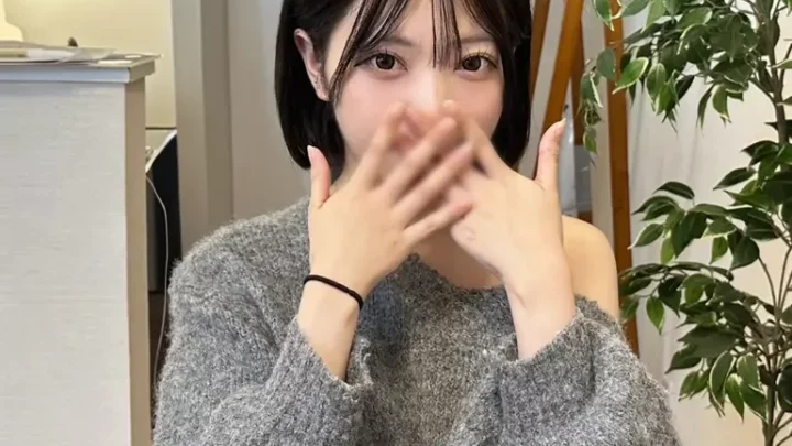 と絶頂を繰り返す超敏感ボディ。激しいピストンでイキ喘ぎまくり、熱いザーメン全部飲み込む！