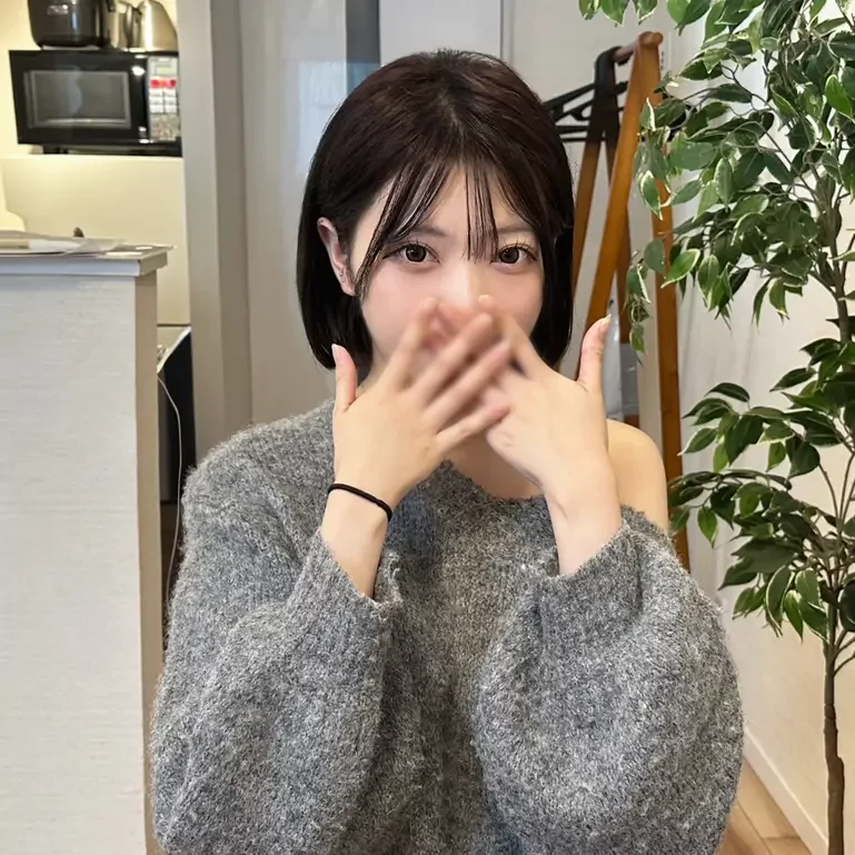 と絶頂を繰り返す超敏感ボディ。激しいピストンでイキ喘ぎまくり、熱いザーメン全部飲み込む！