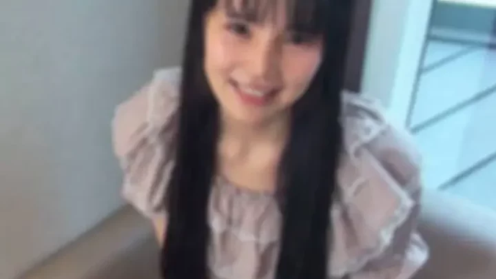 かわいくて細身巨乳の女の子、「うん挿れていいよ」ということで生チンポ挿入で種付け中出し！