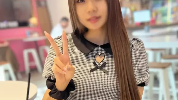 黒巨根で膣奥まで高速ピストン、イキまくる淫らな締め付けマンコに中出し