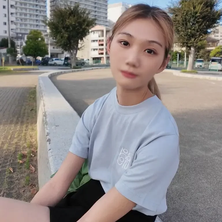 初々しいながらも濃厚ピストンで絶反応。締め付けパイパンマンコに熱いザーメンを注ぎ込む