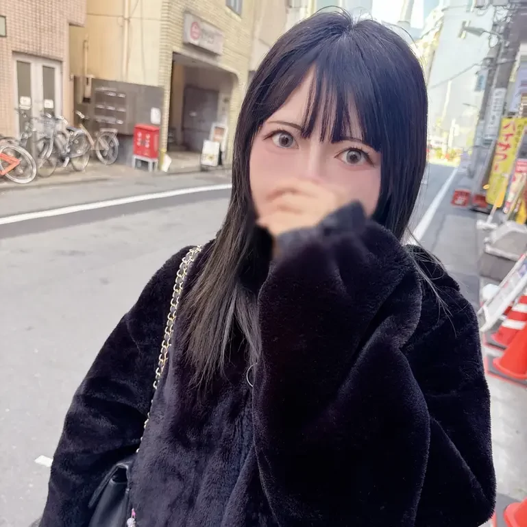 甘えん坊アニメ声の人妻が乗りかかり即フェラ→生ハメ→中出し懇願する極秘映像！