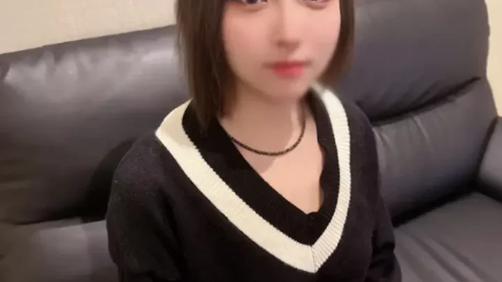 持ち帰りあどけない顔して子宮ガン突きされてトロけ顔曬しながら連続中出ししちゃいました