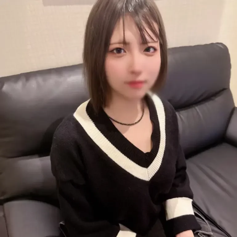 持ち帰りあどけない顔して子宮ガン突きされてトロけ顔曬しながら連続中出ししちゃいました