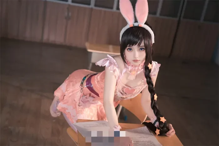 新人00年代後半顔出しモデル美少女のドラゴンボール最萌小悟空コスプレ！恥ずかしそうな白虎が跳ねる？凸部分も乳首粒も敏感系特化の露出動画ライブ配信